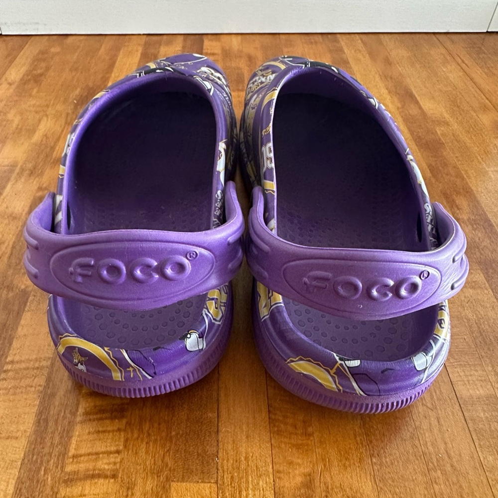 FOCO Minnesota Vikings Purple Graphic Clog Shoes sz.S(7-8) - Picture 4 of 9